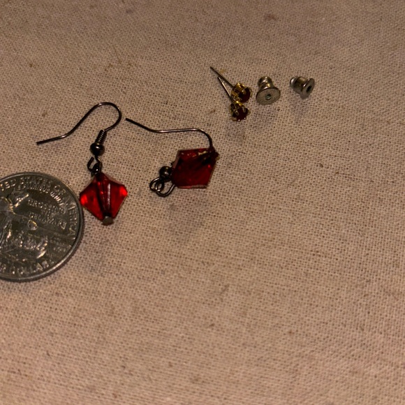 Jewelry - EUC 2 pairs vintage ruby colored costume jewelry earrings, one dangle one stud